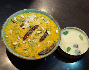 Rajwadi Masala Khichdi With Kadhi And Papad [Serves 2]