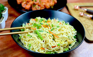 Hakka Noodles (Chicken)