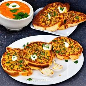 Paneer Makhani Garlic Bread