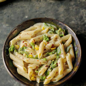 White sauce pasta