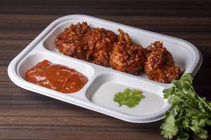 Akkha Paneer Schezwan Momos[8pcs]