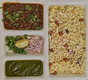 Ghughni-chura Badaam [Per Plate]