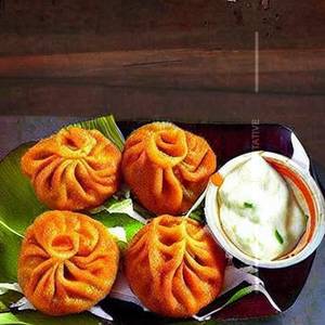 Veg fried momos