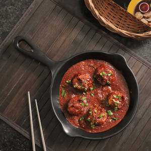 Cheese Chilli Garlic Saucy Momos