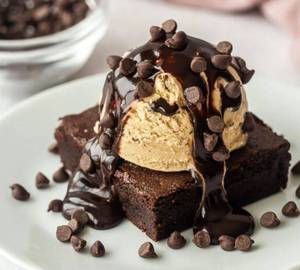 Brownie with ice cream