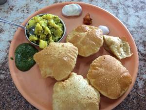4 Puri With Aloo Dry