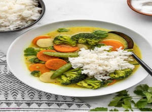Steamed Rice With White Sauce Boiled Veggies
