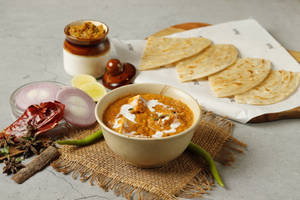 Paneer Lababdar with whole wheat tawa paratha