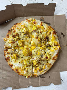 Corn & Paneer Pizza