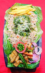 Cottage Cheese With Coriander Pesto Sizzler [900 Grams]