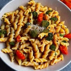 Fusilli alferdo pasta veg
