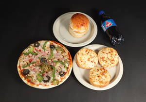 Italiano Pizza [7 Inches] With Cheese Chilli Garlic Bread