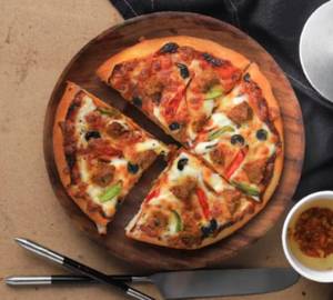 Schezwan chicken pizza