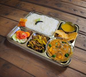 Paneer Thali (Paneer Curry With Onion & capsicums style))