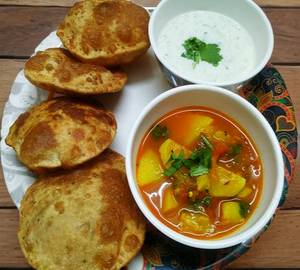 Sattu poori with aloo Tamatar sabji