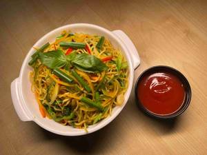 Wok Tossed Hakka Noodles