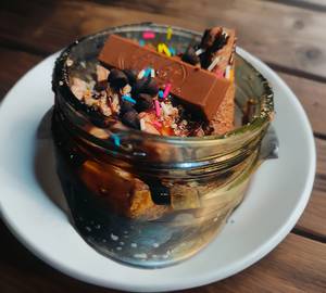 Kitkat Crunch Sundae