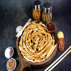 Tandoori cheesy fries