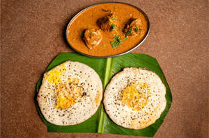 Egg Uttapam With Chicken Curry [2 Pieces]