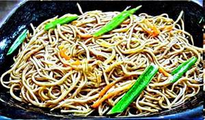 Hakka noodles  [chicken]
