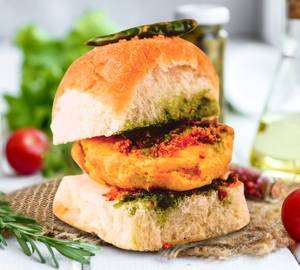 Mumbai Style Plain Vada Pav [1 piece]