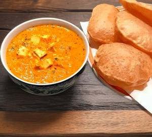 Shahi Paneer with 4 Poori