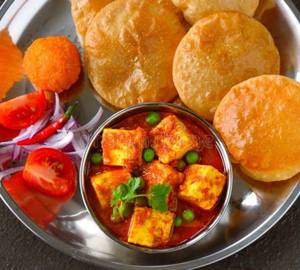 Matar Paneer With 5 Poori