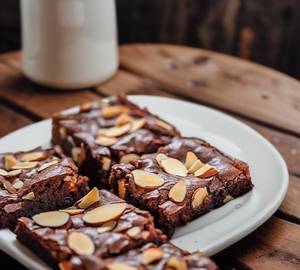 Almond and nuts fudge brownie