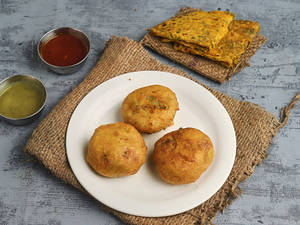 Batata Vada(3 Pieces) With 2 Thepla