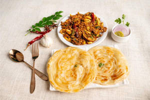Kerala Parotta [2 Pieces] With Sarayakadai Muttai