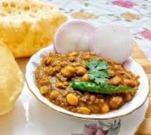 Chole Bhatura [2 Bhature] With Salad