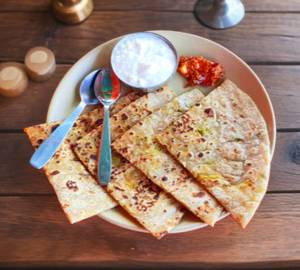 Paneer Paratha & Curd