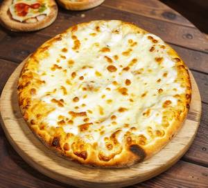 Real mozzarella pizza