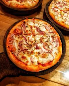 Onion pizza