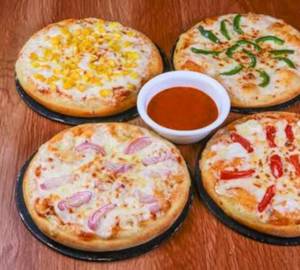 Veg Single Pizza Combo [Serves 4]