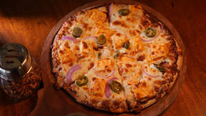 Hot Paneer N Paprika Pizza