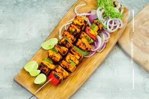 Paneer Tikka Pizza