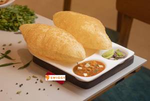Chole Bhature 2 Pcs