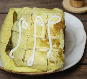 Cheese bread omelette