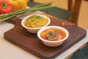 Chilli Paneer Gravy with Veg Noodles