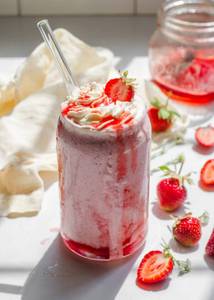 Strawberry shake (350ml)