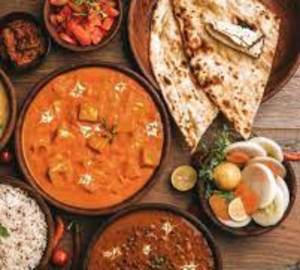 Dal Makhani + Shahi Paneer + 6 Roti + Salad