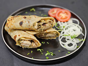 Malai Chaap Roll With Tawa Gravy