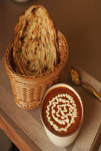 Dal Makhani With Lachha Paratha