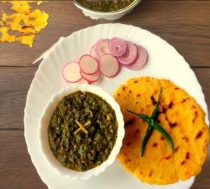 Sarson Ka Saag with 3 Makki Ki Roti