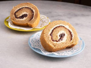 Vanilla Roll Cake With Strawberry Jam