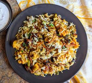 Veg Biryani With Raita