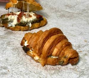 Pesto Mozzarella & Sundried Tomato Croissant