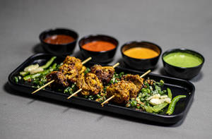 Lehsuni Chicken Tikka (8 Pcs)