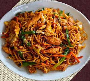 Chilly Garlic Chicken Noodles